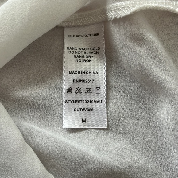 Soprano Ivory Sleeveless front small pocket Size M Top - Picture 7 of 7